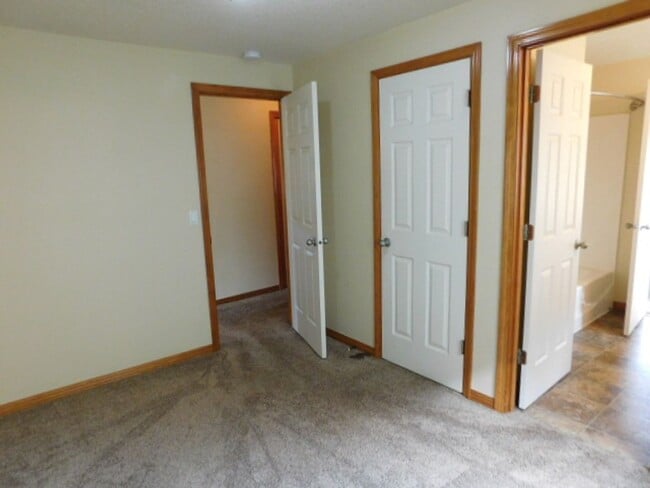 Building Photo - 2Bd/1.5Ba Single Story House - Available t...