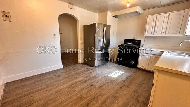 Building Photo - 1223 NW 45th St