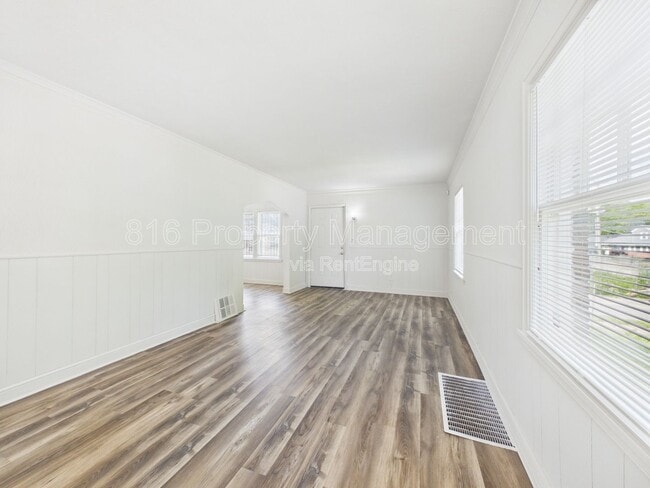 Building Photo - 5100 Brooklyn Ave