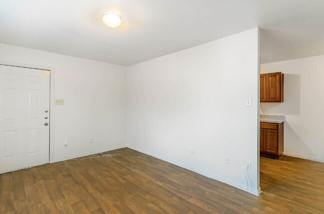 Building Photo - Comfort and Convenience of 3BD/2BA Duplex in Fort Worth!