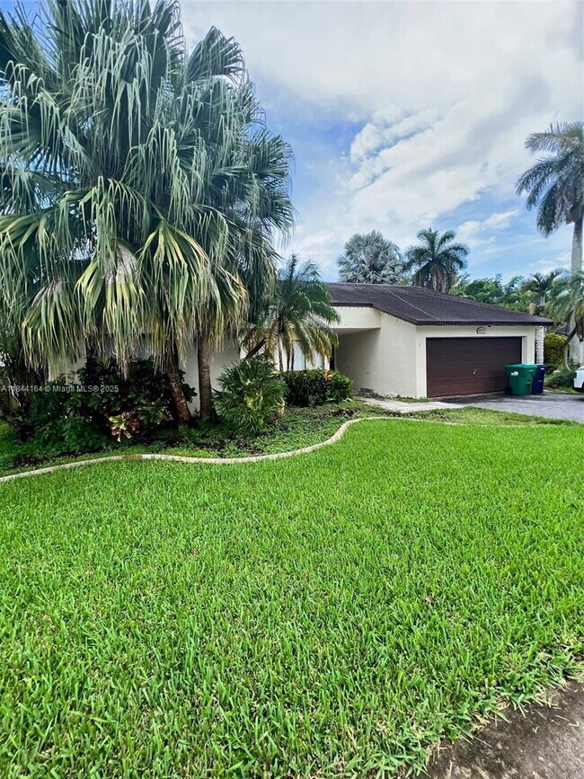 Building Photo - 14605 SW 75th Ave