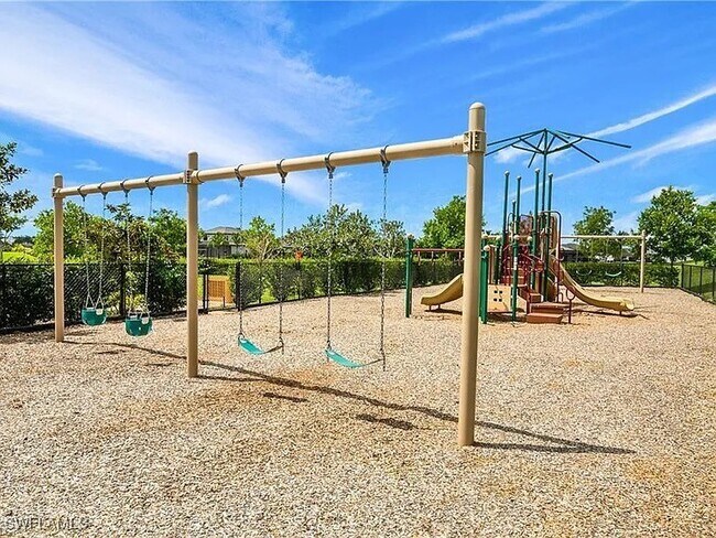 Building Photo - 14672 Edgewater Cir