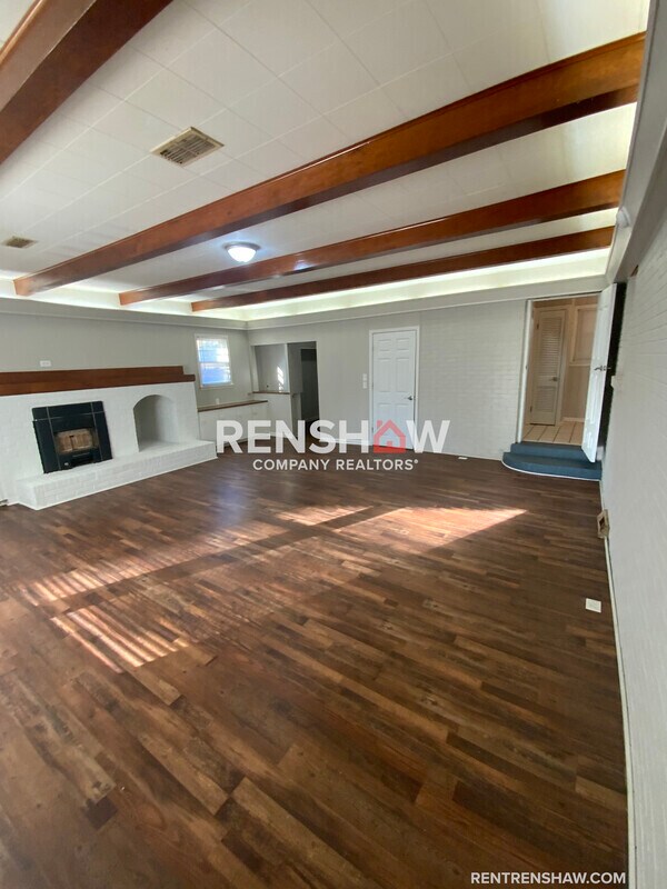 Building Photo - 212 N Poplar St