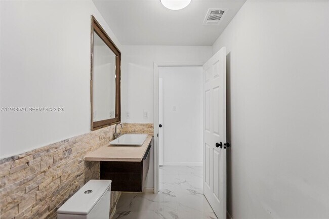 Building Photo - 988 NW 10th St