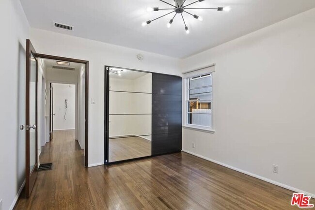 Building Photo - 362 Westbourne Dr