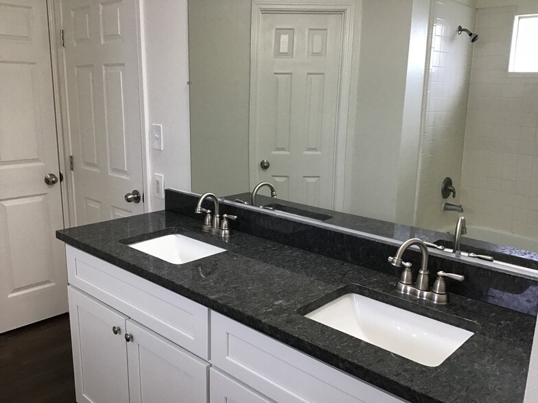 Building Photo - 327 Leisure Ln