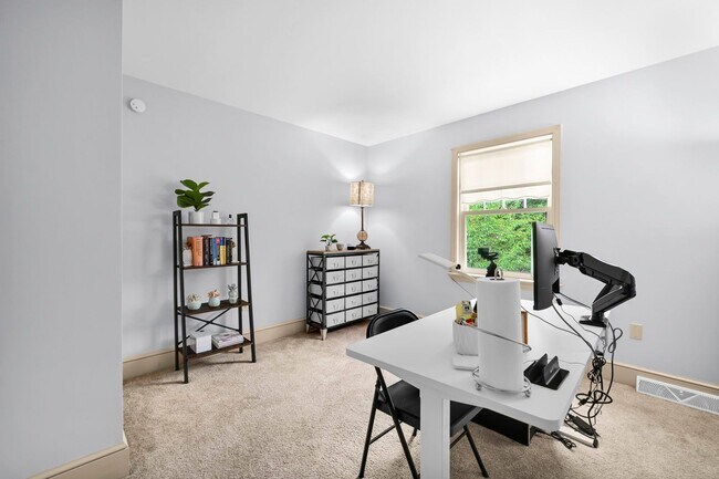 Building Photo - 684 Steinman Ct