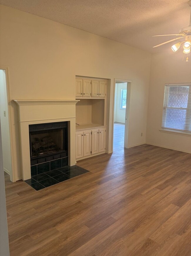 Building Photo - 908 Aspen Ave