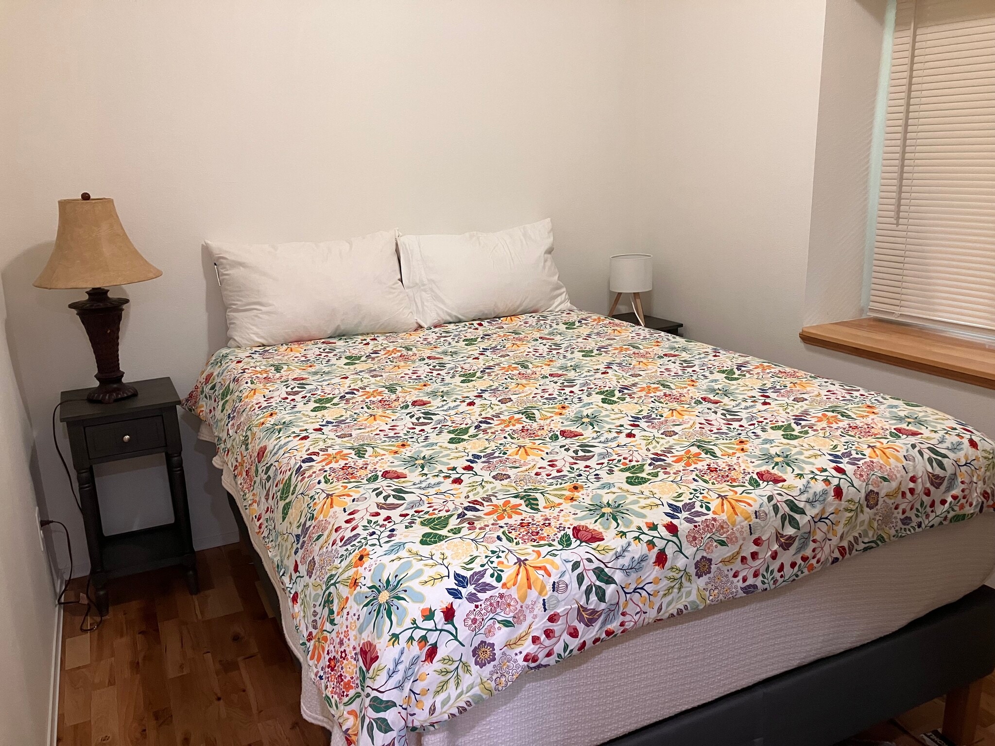 Queen bed - 10840 SW 55th Ave