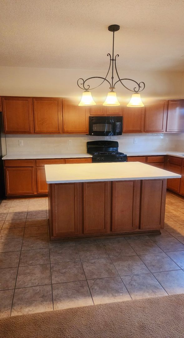 Building Photo - Spacious 4-Bedroom Home with Loft in Charm...