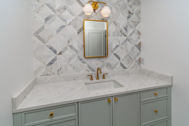 Building Photo - 17 Wilson St