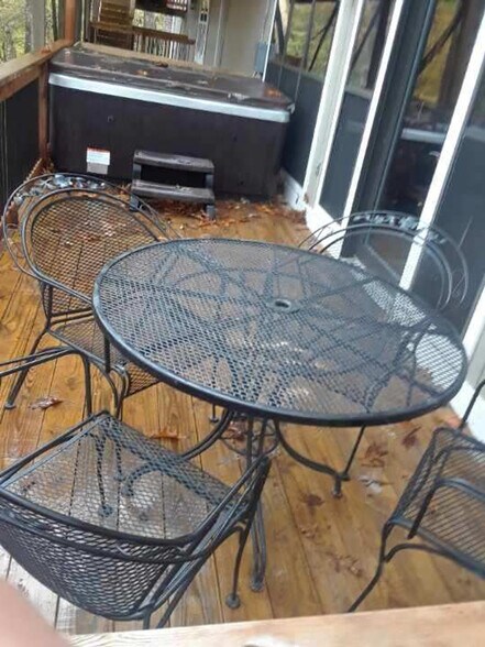 Building Photo - 2104 Almand Dr