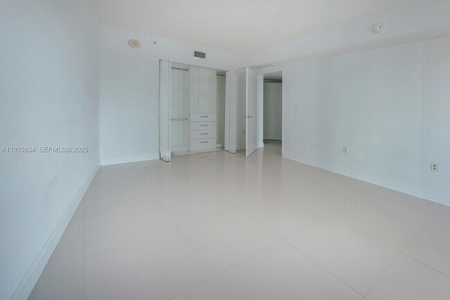 Building Photo - 250 Sunny Isles Blvd