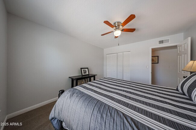 Building Photo - 601 E Forest Hills Dr