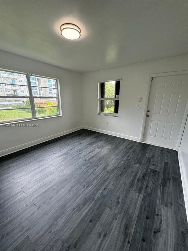 Building Photo - 866 NW 70th St