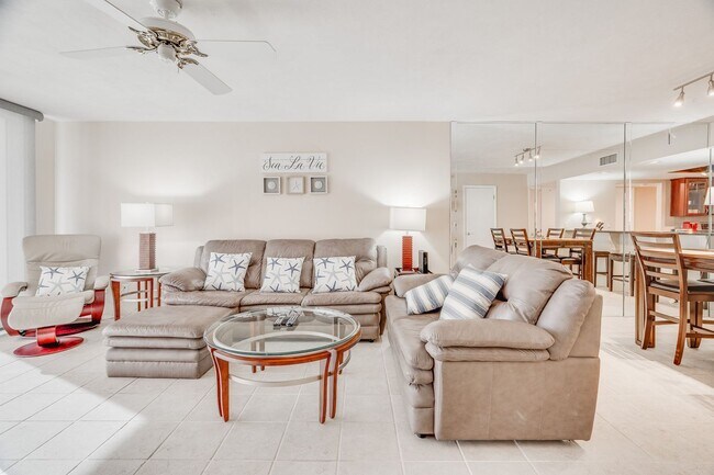 Building Photo - Direct Oceanfront Furnished Condo with Bre...