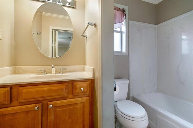 Building Photo - 4713 Ithaca St