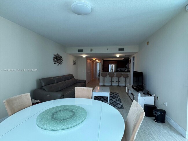 Building Photo - 2641 N Flamingo Rd