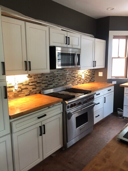 Primary Photo - 19 E Catherine St