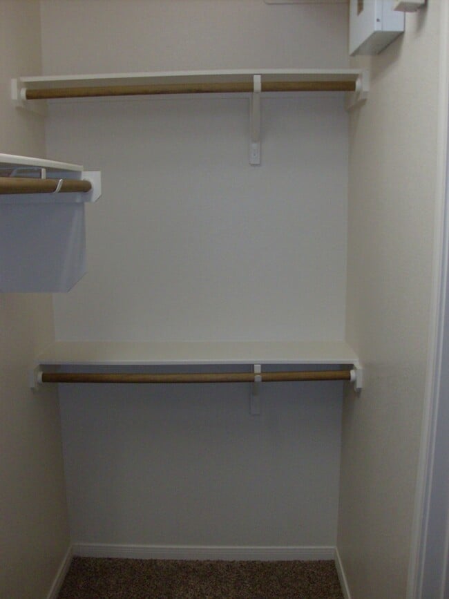 Building Photo - Available 7/13/26 Charming 2 Bed / 2 Bath Duplex Near Bunny