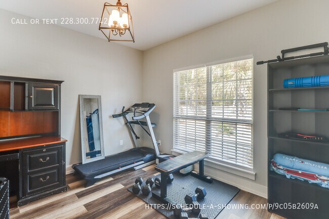 Building Photo - 1713 Shelby Ln