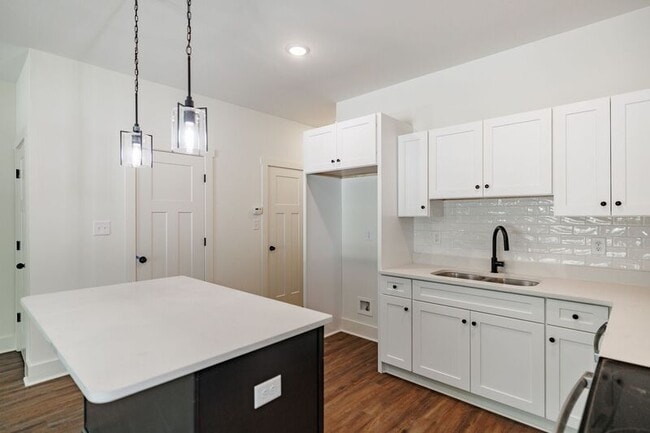 Building Photo - 232 Vine St