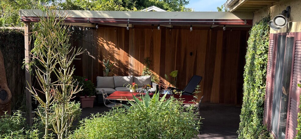 Building Photo - 3139 Veteran Ave