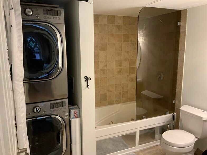 Building Photo - 48 W Broadway