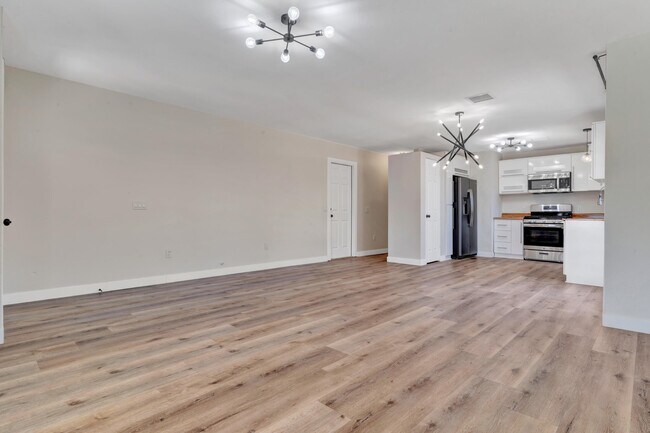 Building Photo - 458 W Bon Air Dr