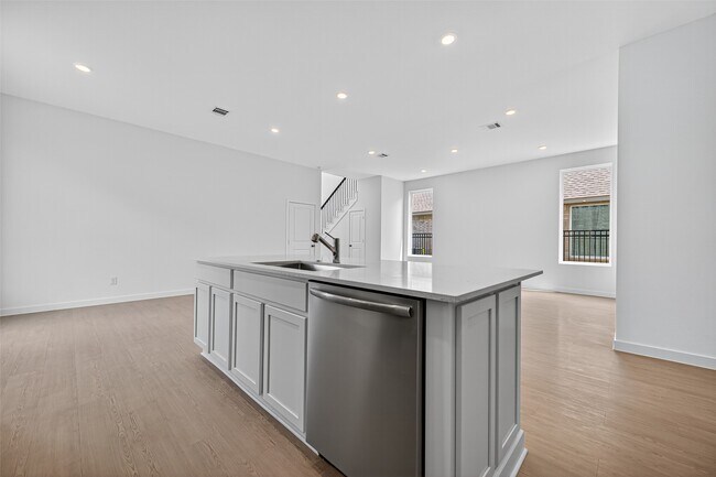 Building Photo - 27423 Sunterra Village Dr