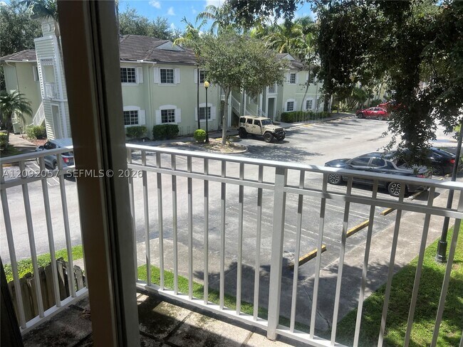 Building Photo - 372 NE 26th Pl