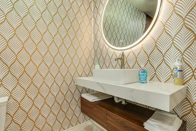 Building Photo - 2045 Weston Rd