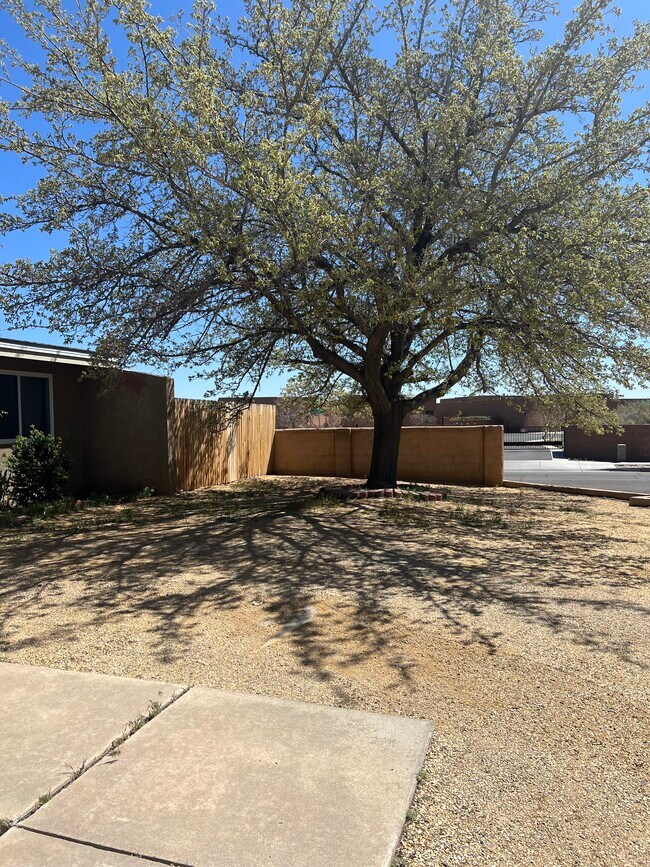 Building Photo - 5200 Mariposa Dr NW