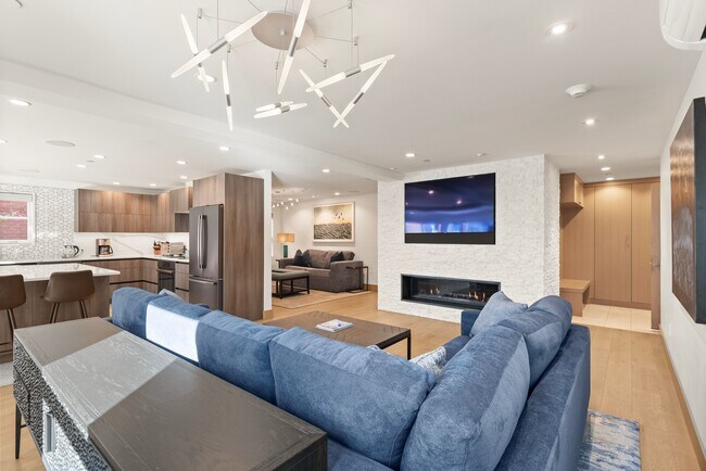 Building Photo - 447 E Cooper Ave