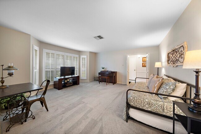 Building Photo - 4912 Goose Creek Dr