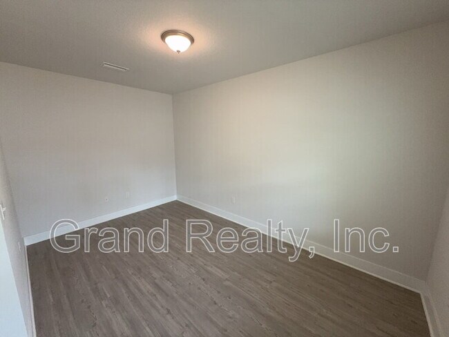 Building Photo - 7016 Whitetail Run Dr