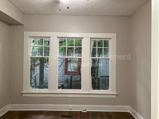 Building Photo - 2207 Bell St