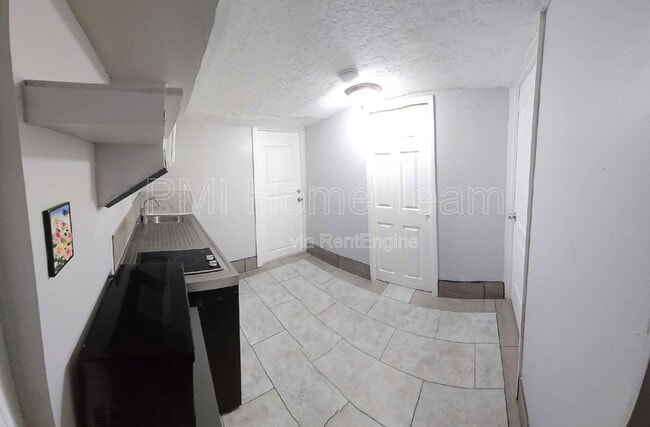 Building Photo - 168 Ross Dr