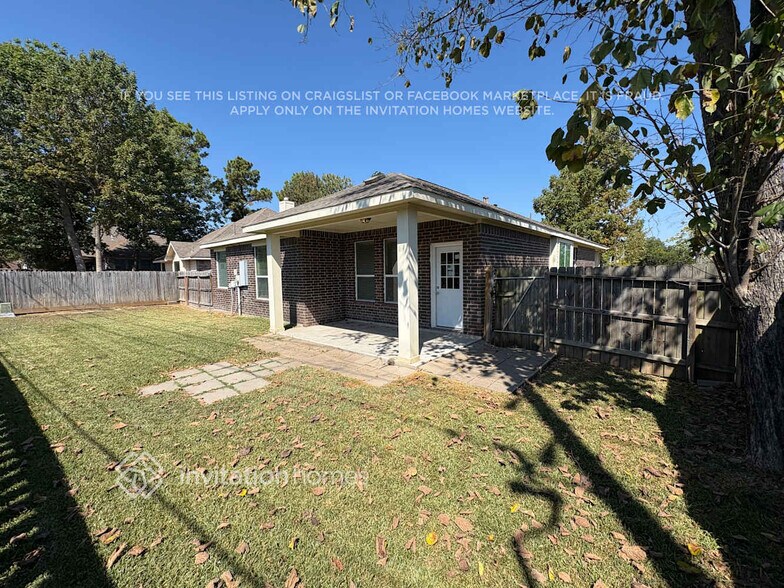 Building Photo - 13529 Raintree Dr