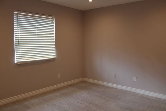 Building Photo - Home Sweet Home!!!