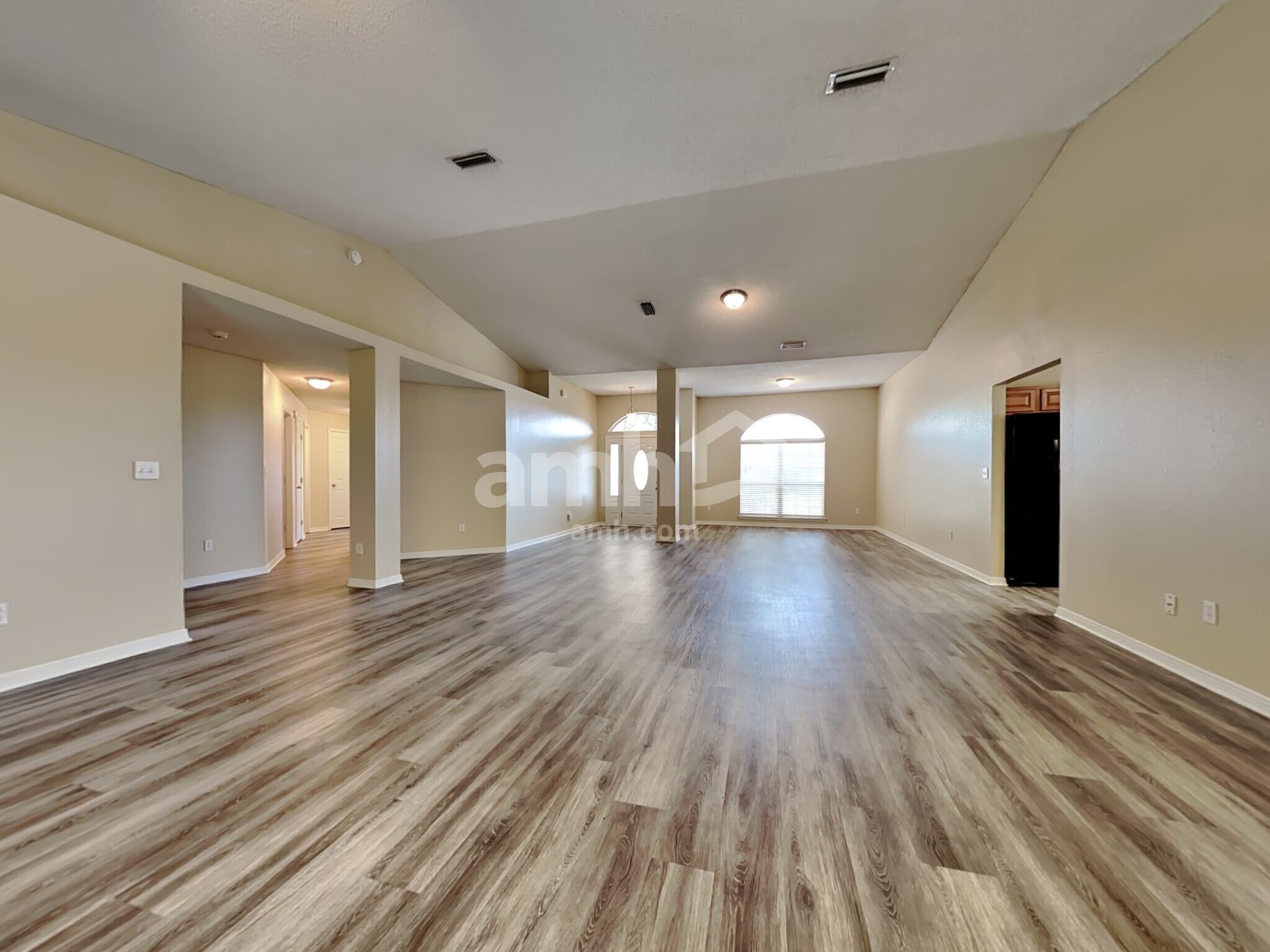 Building Photo - 9215 Hawkeye Dr