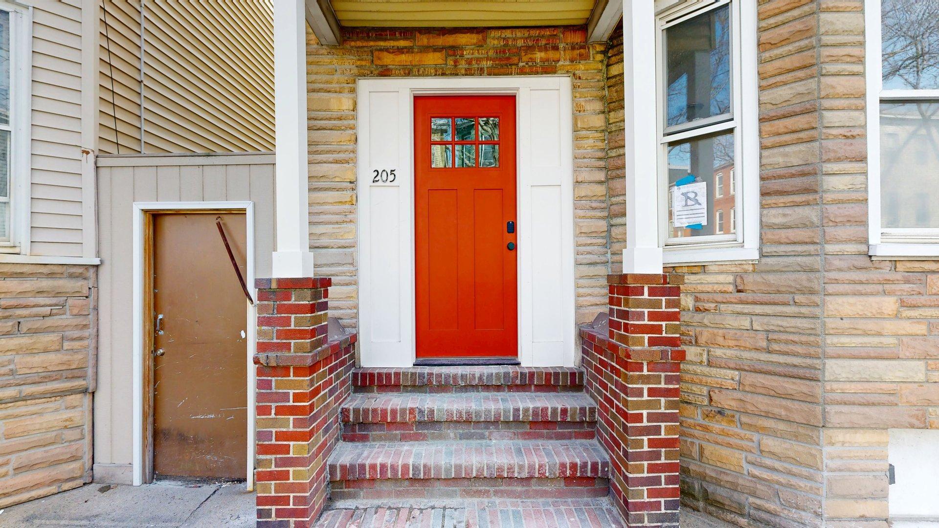Building Photo - 205 Chelsea St