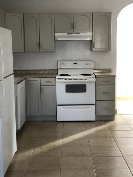 Building Photo - 873 w 300 s