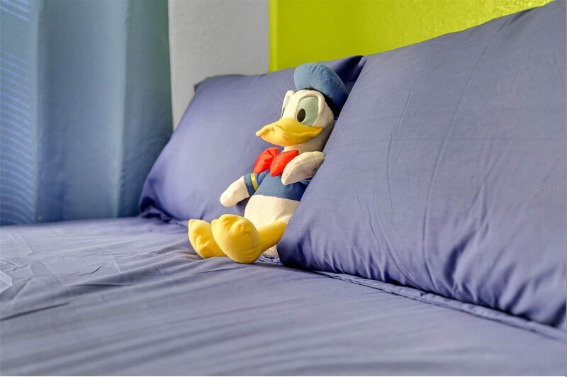 Building Photo - 4561 Yellowgold Rd E