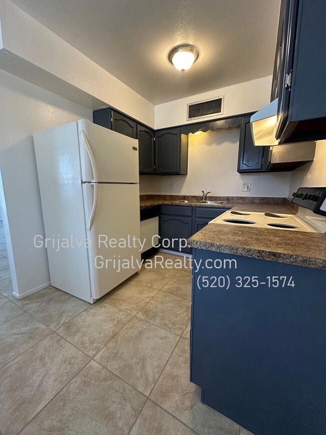 Building Photo - 2838 N Sparkman Blvd