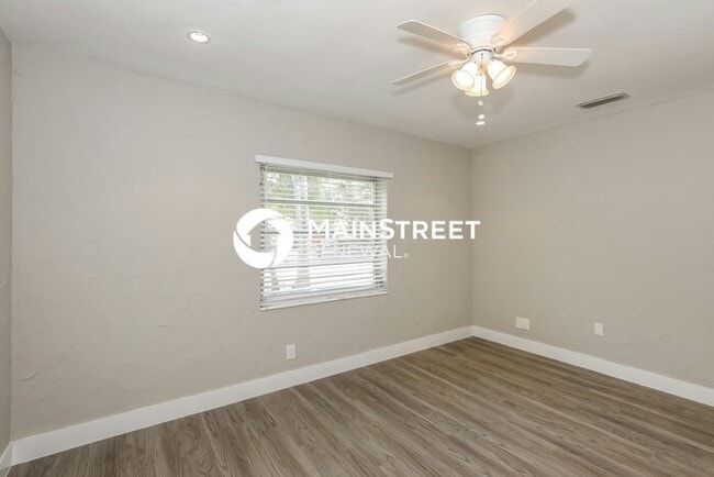 Building Photo - 2 Bedroom Pet-Friendly Home in Hollywood, ...