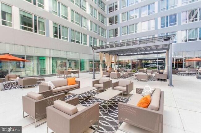 Building Photo - 1900 Arch St