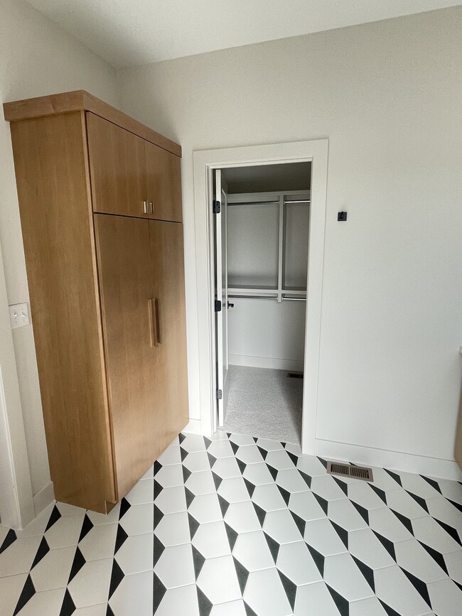 Building Photo - 252 N Ciderbluff St