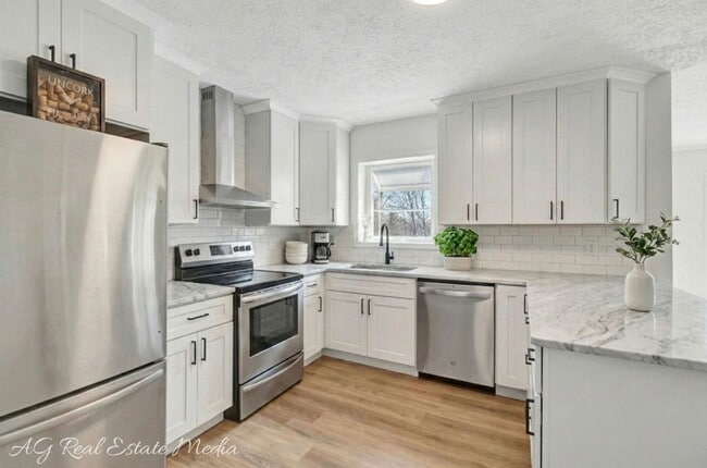 Building Photo - 4220 Boudinot Ave