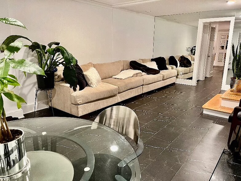 Luxury modern kitchen - 473 State St